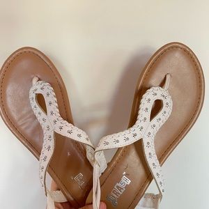Brash brand thong flats. White and tan colored. Super comfy !!